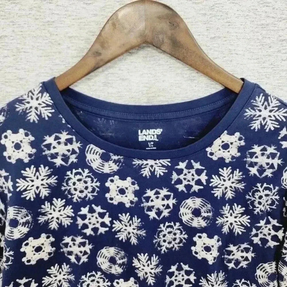 EUC Lands' Land Crewneck Winter Snowflake Printed Long sleeve T shirt Women's L - Picture 3 of 8